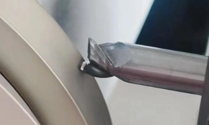 상자에서 밀링 커터를 직접 사용 했습니까? 30 분 만에 어떻게 부서 졌습니까?